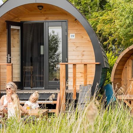 Pod Hotelkamer Aan Het Water Dokkum Exterior foto