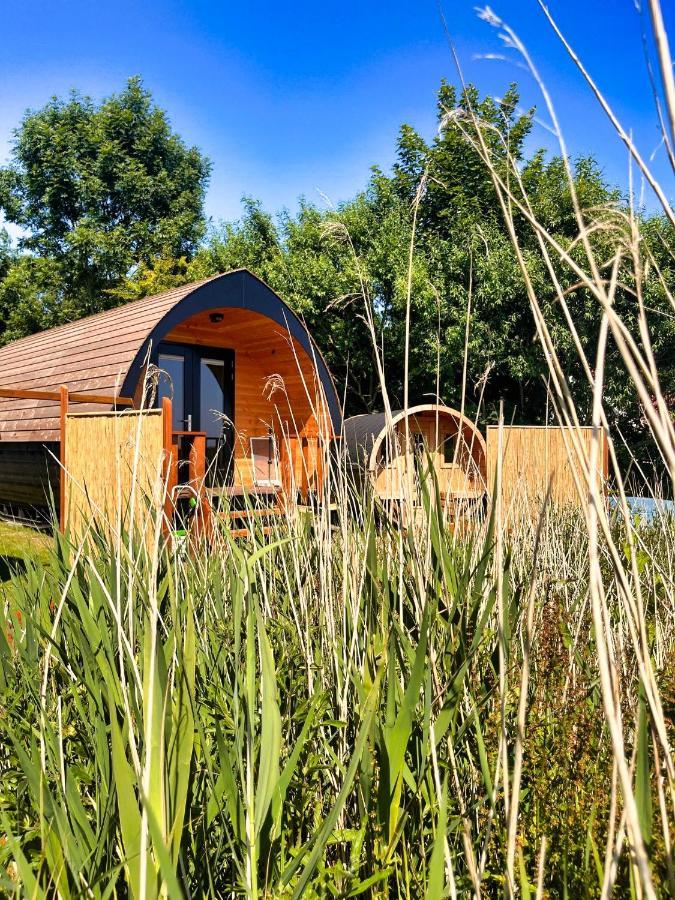 Pod Hotelkamer Aan Het Water Dokkum Exterior foto
