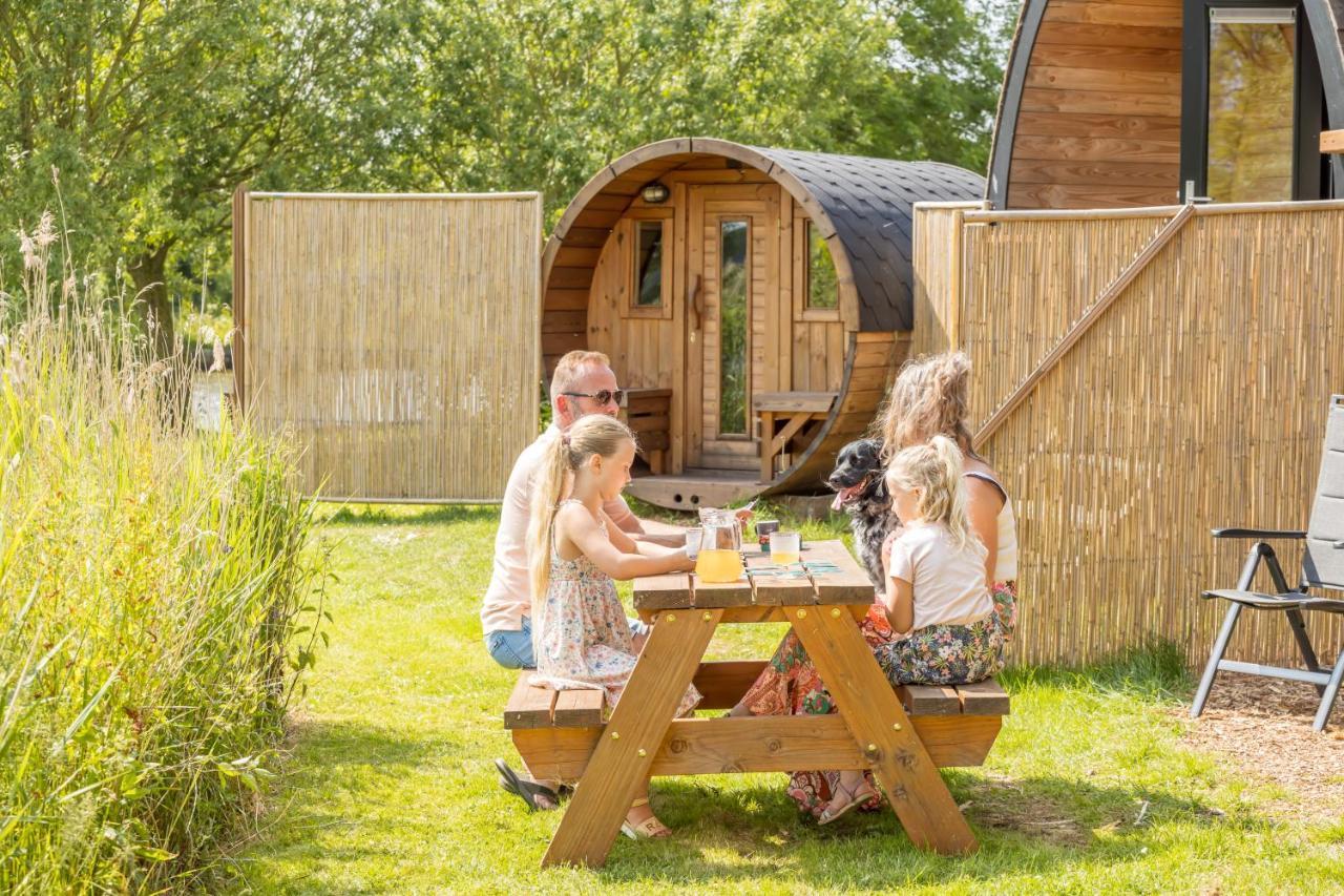 Pod Hotelkamer Aan Het Water Dokkum Exterior foto